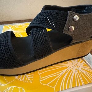 Yellow Box brand Marnie wedges in black. Size 6.